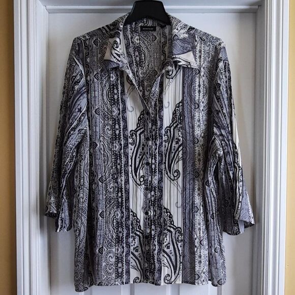 Avenue Black and White Bell Sleeved Tunic Style Blouse Plus Size 30/32 - Picture 1 of 6